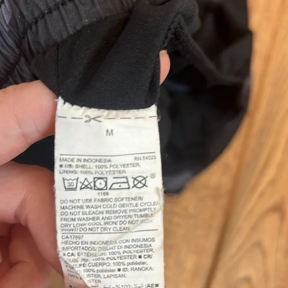 OLD NAVY Active Go-Dry Camo Shorts Size Medium - Picture 9 of 9